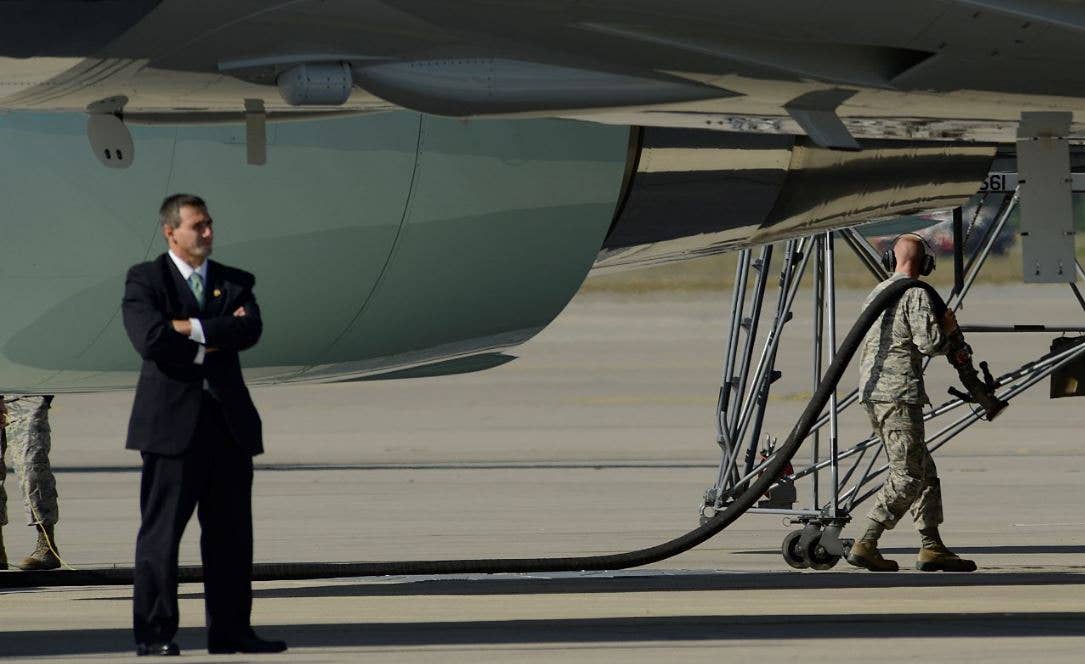 A Secret Service protective agent stands vigilant over Air Force One as it refuels at Ramstein Air Base in Germany (Photo US Air Force)