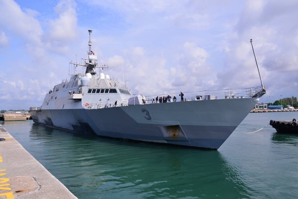 USS Fort Worth (LCS-3) pulls away from harbor in Singapore in 2016 (Photo US Navy)