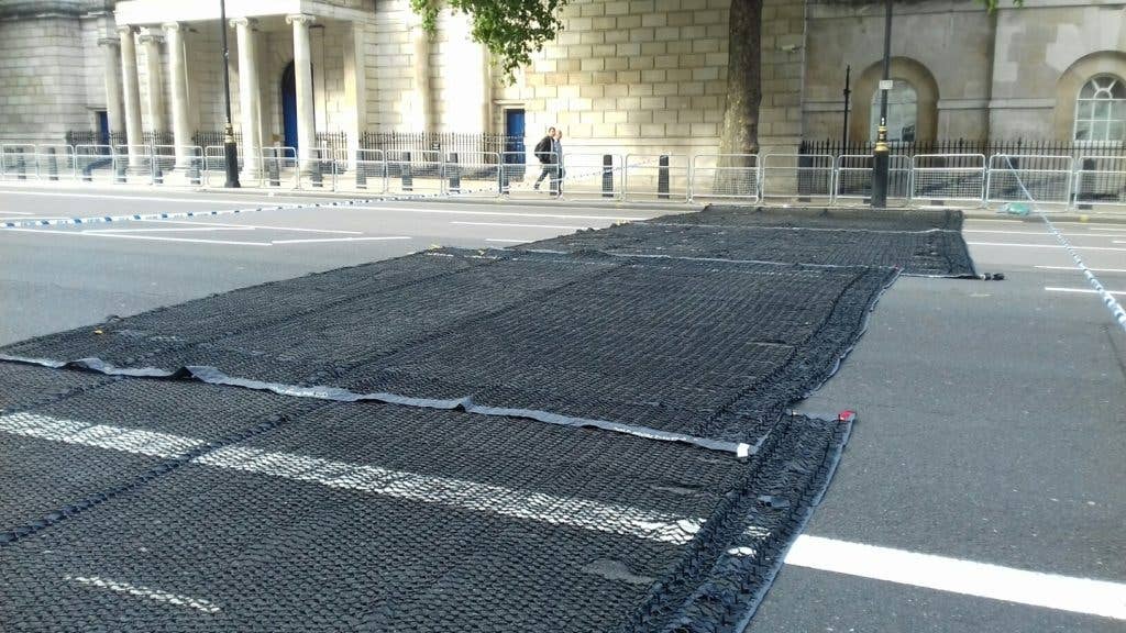 It took two cops less than a minute to deploy the Talon, a vehicle net and spikes intended to stop an ISIS-style vehicle attack. (London Metropolitan Police)