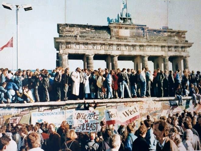 Berlin Wall, 1989. (image)