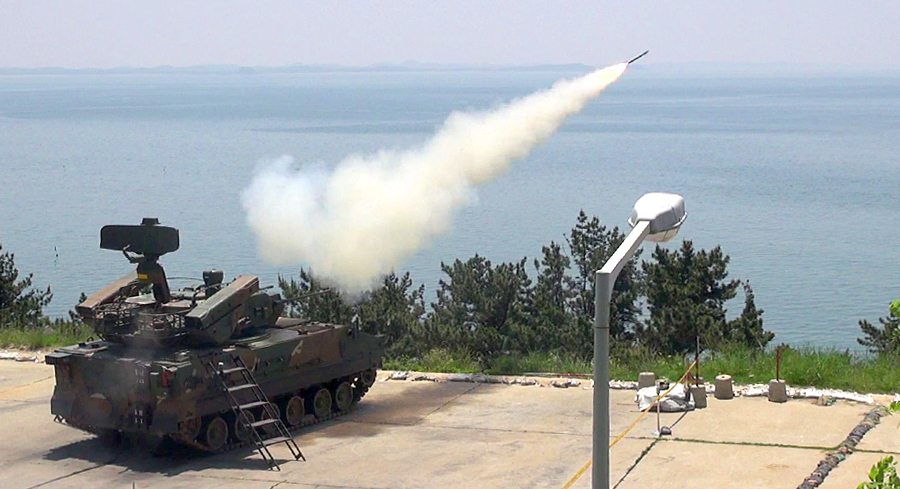 A Hybrid BIHO fires one of the four Shingung surface-to-air missiles it carries. (Photo from Hanwha Defense Systems)