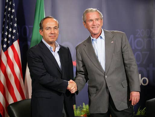 President George W. Bush exchanges handshakes with Mexico's President Felipe Calderon Monday, Aug. 20, 2007, as they met for a bilateral discussion during the North American Leaders' Summit in Montebello, Canada. (White House photo by Eric Draper)