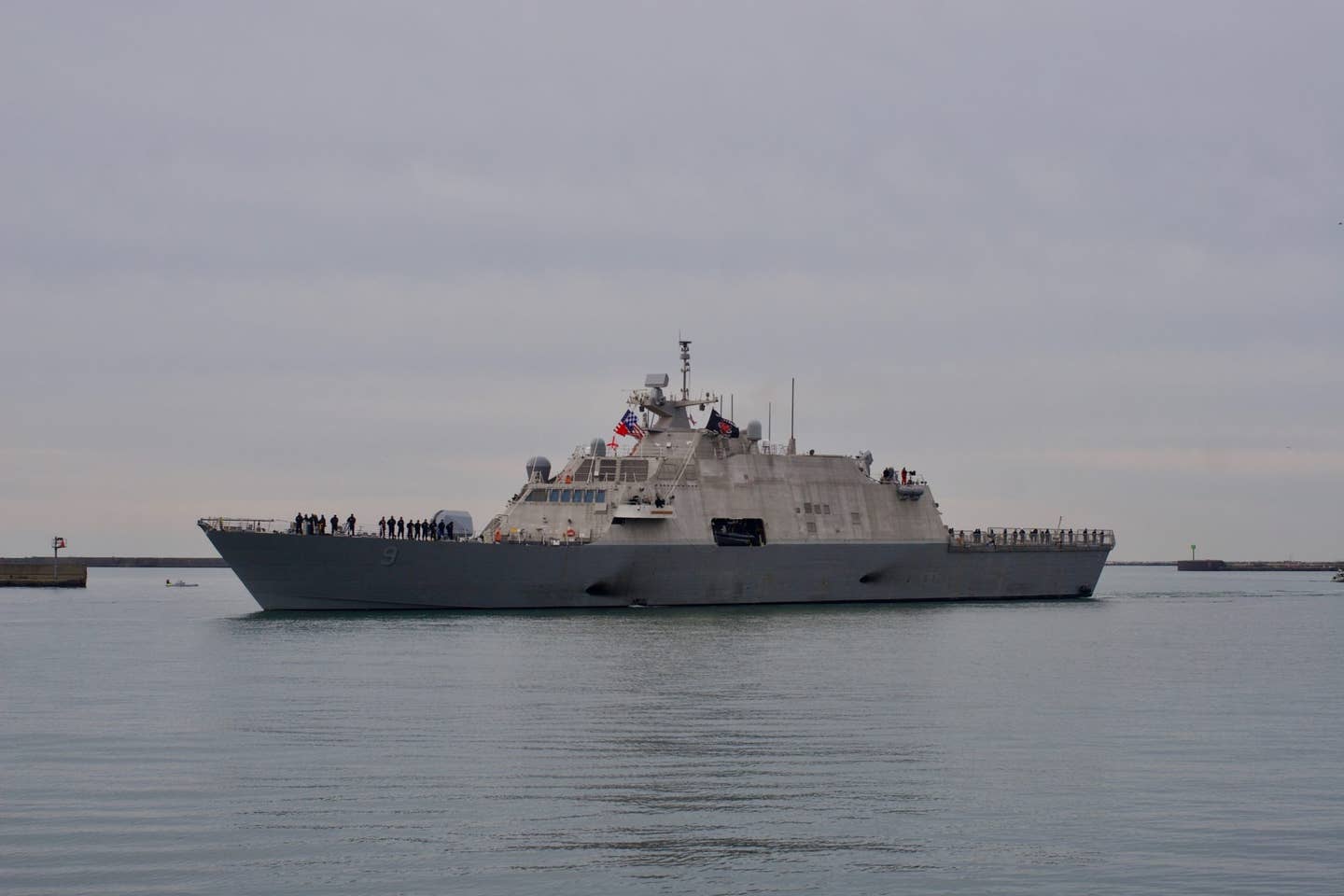 USS Little Rock (LCS 9) enters Buffalo prior to being commissioned. (Wikimedia Commons)
