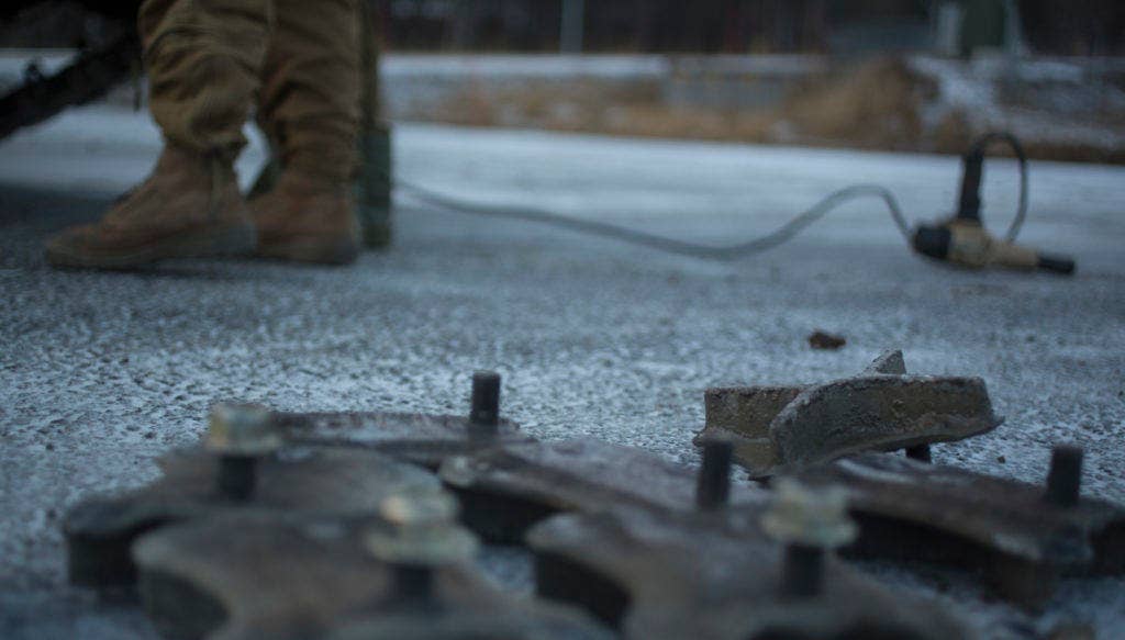 U.S Marines install cleats on M1A1 Abrams Main Battle Tanks for cold weather driver training in Setermoen, Norway, 7 to 9 Nov., 2016, to improve their ability to operate in mountainous and extreme cold weather environments. (U.S. Marine Corps photo by Lance Cpl. Timothy J. Lutz)