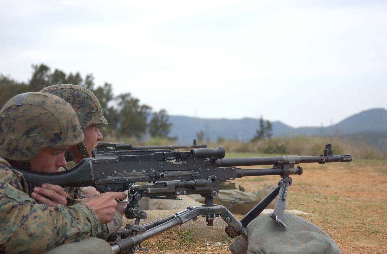 Lance Corporal Kendall S. Boyd (left) and PFC Ryan J. Jones (right), combat engineers, Combat Assault Battalion, 3rd Marine Division, hone their machine gunnery skills by firing the M240G medium machine gun in 2004. Note the rivets on the receiver. (USMC photo)