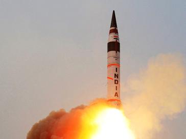 Indian Agni-5 missile launch. (Image from Wikimedia Commons)