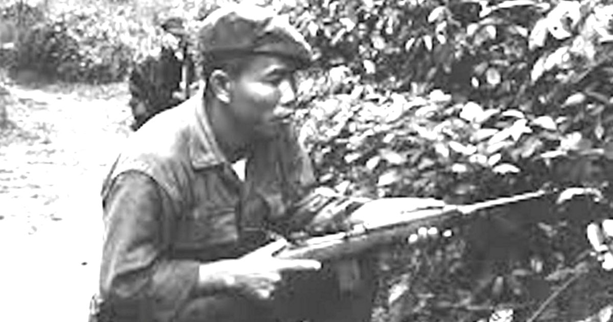 A PF soldier patrol with a Marine unit during the Vietnam War.