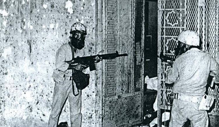 Saudi soldiers fighting their way into the Qaboo Underground beneath the Grand Mosque of Mecca, 1979
