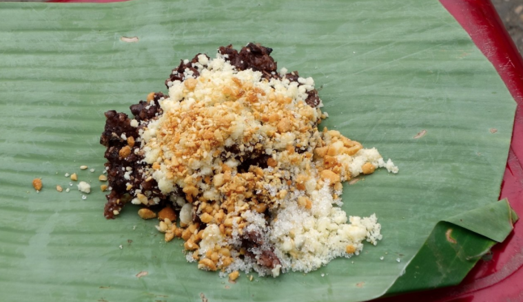 Sticky rice with black beans and coconut. A standard Vietnamese dish. This is more than what the colonel ate. <small>(Authenticworldfood.com)</small>