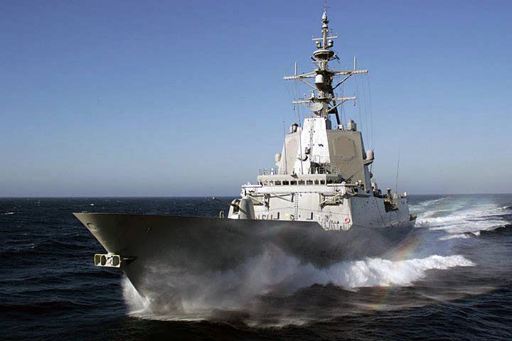 An Alvaro de Bazan-class guided missile frigate in the Pacific. Note the antenna for the SPY-1 radar. (US Navy photo)
