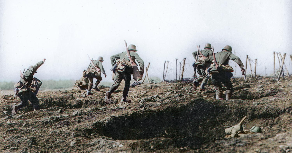 German Stormtroopers assaulting enemy trenches.<br><a href="https://www.reddit.com/r/ColorizedHistory/comments/86azc6/german_stormtrooper_photographed_on_a_french/" target="_blank" rel="noreferrer noopener">Marinamaral</a>
