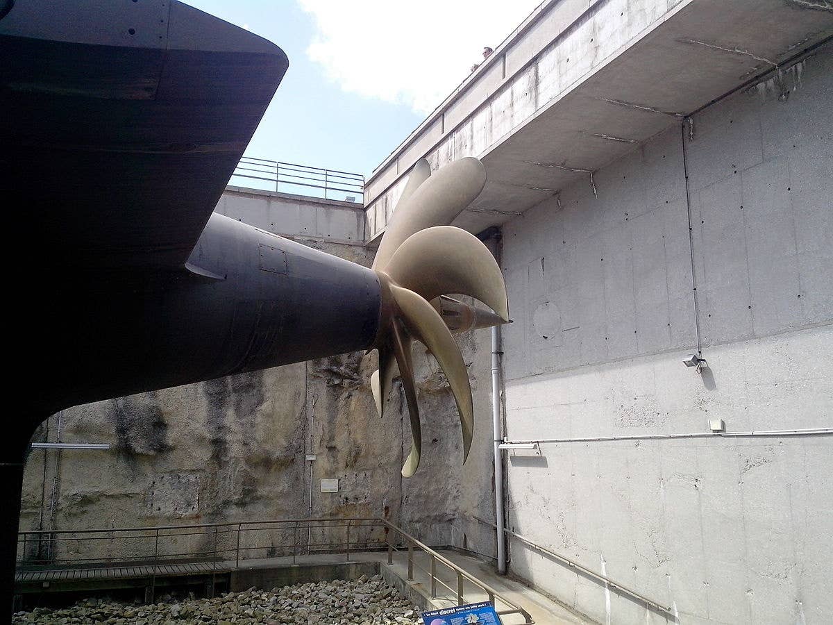 The propeller of a French Redoubtable class submarine decommissioned in 1991. Propellers like these could propel subs quickly but also risked cavitation, forming bubbles which instantly collapse and give away the sub's position.<br>(Absinthologue, CC BY-SA 3.0)