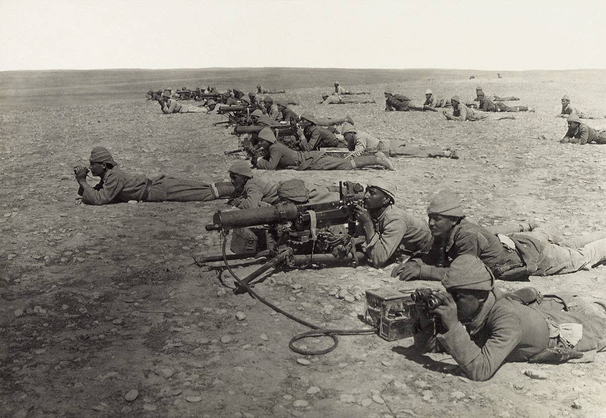 Ottoman soldiers man machine guns in 1916, similar to the troops that maintained the Siege of Kut. (Library of Congress)