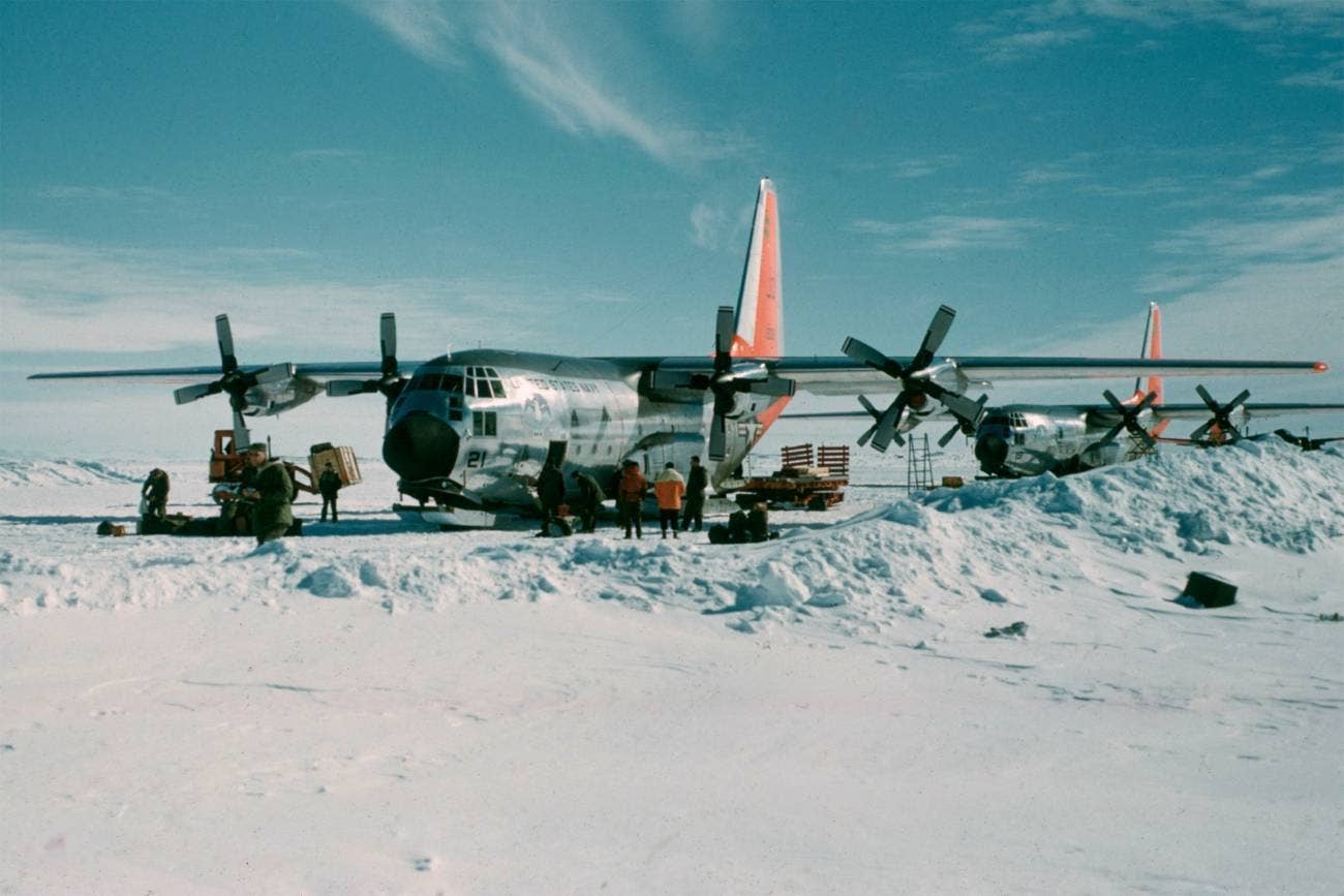 321 at McMurdo Station in November 1960, <a href="https://www.facebook.com/StilwellAngel/inbox/10215234881399936/?notif_id=1549651917914268notif_t=page_messagemailbox_id=1618204868457450selected_item_id=1664071589#" target="_blank" rel="noreferrer noopener">the first</a> of the VX-6 ski-equipped Hercs to make it to McMurdo.<br>(P. K. Swartz)