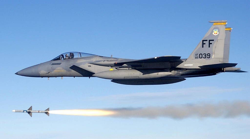 the f-15 eagle fires missiles