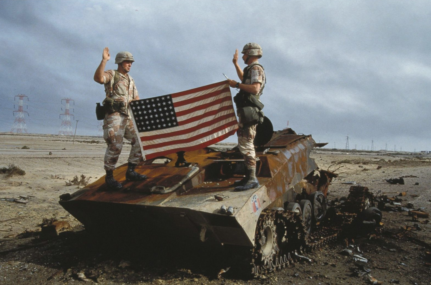 american troops on top of tank after iranian iraq war