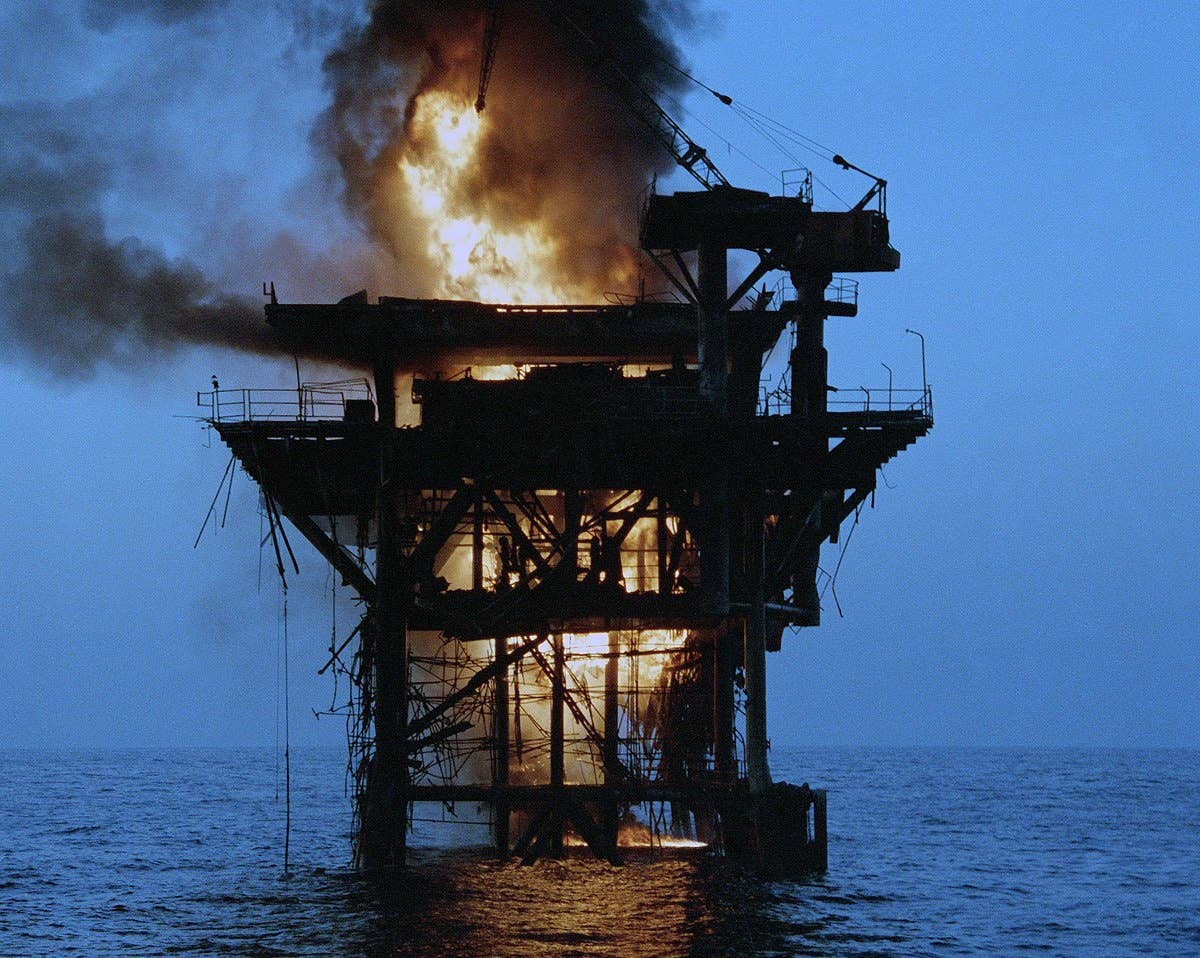 Iranian Navy set fire to oil platform