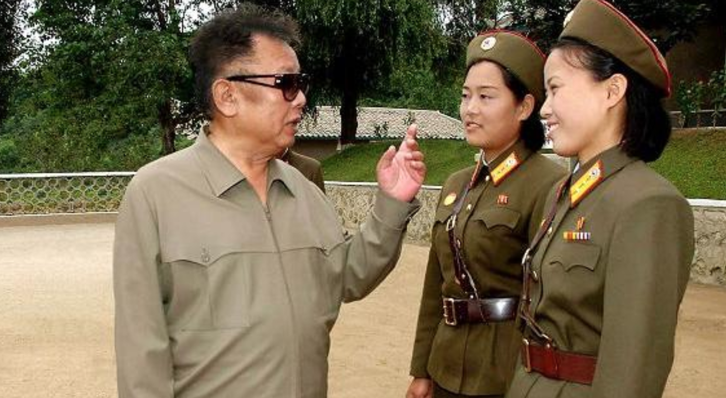 leader talking to women in North Korean military