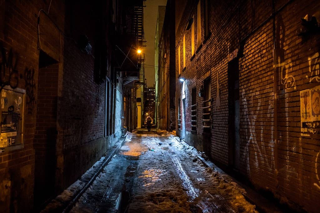 Instead of dismissing your nervousness about dark alleys, listen to your gut and be objective about any potential threats. (Courtesy of <a href="https://www.flickr.com/photos/franckmichel/" target="_blank" rel="noreferrer noopener">Franck Michel on Flickr</a>)