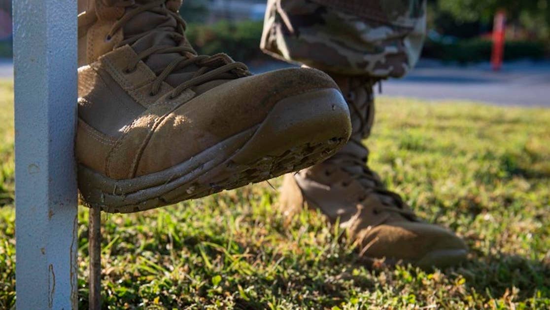 Let them walk on the grass: The role of senior NCOs