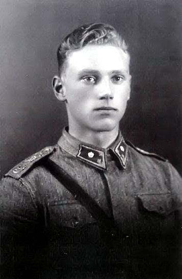 <em>Törni after graduating cadet school in 1940 (Finnish public domain)</em>