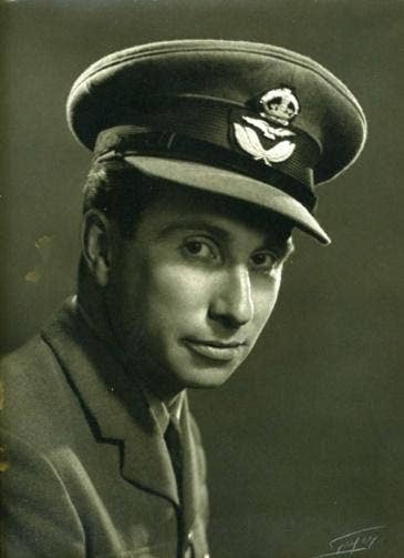 Fiske's official RAF Reserve portrait. (US Air Force archived photo)