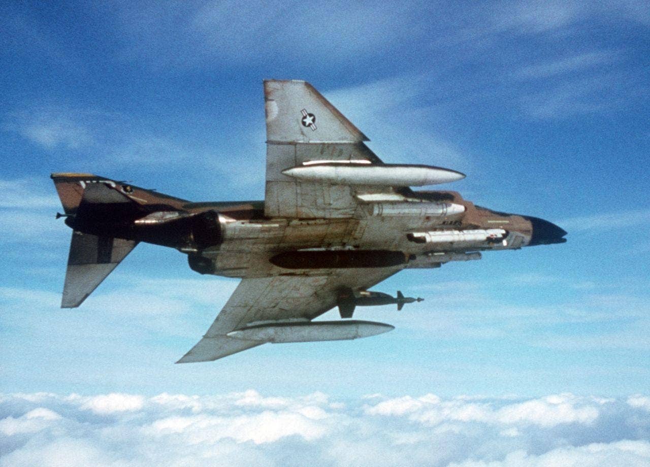 <em>A USAF F-4D Phantom II equipped with a 20mm gun pod mounted centerline with the fuselage (US Air Force photo)</em>