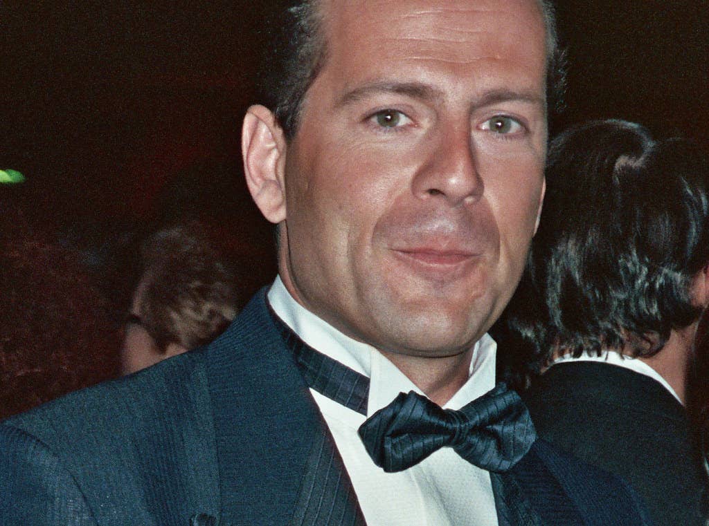 <a href="https://live.staticflickr.com/77/210255318_a5e72e0164_b.jpg"><strong>Bruce Willis</strong> - hi res scan | Photo taken at 61st Academy Awa… | Flickr</a>