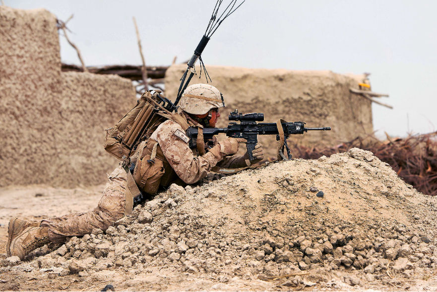 marine with m27, one of the rifles that almost replaced the M4/M16