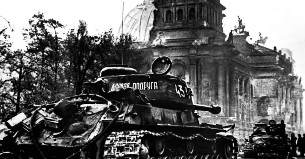 Mariya Oktyabrskaya tank fighting girlfriend
