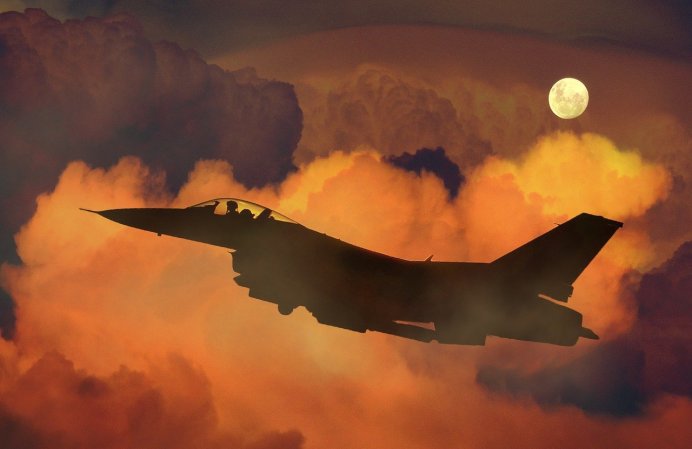 7 thoughts a fighter pilot has during a dogfight