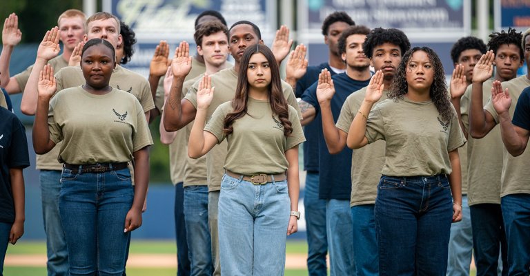 a group of enlistees taking the oath of enlistment to join the Air Force.