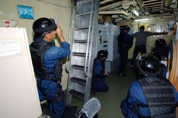 Tips on how to clear a room, according to a Navy SEAL