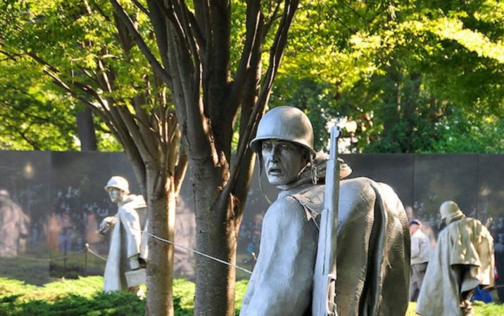 This Marine creates amazing sculptures to remember fallen heroes — free of charge