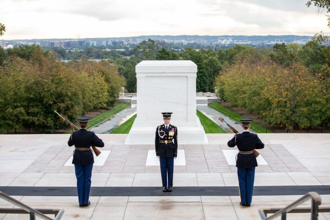 15 photos show how visiting VIPs show honor at Tomb of the Unknown Soldier