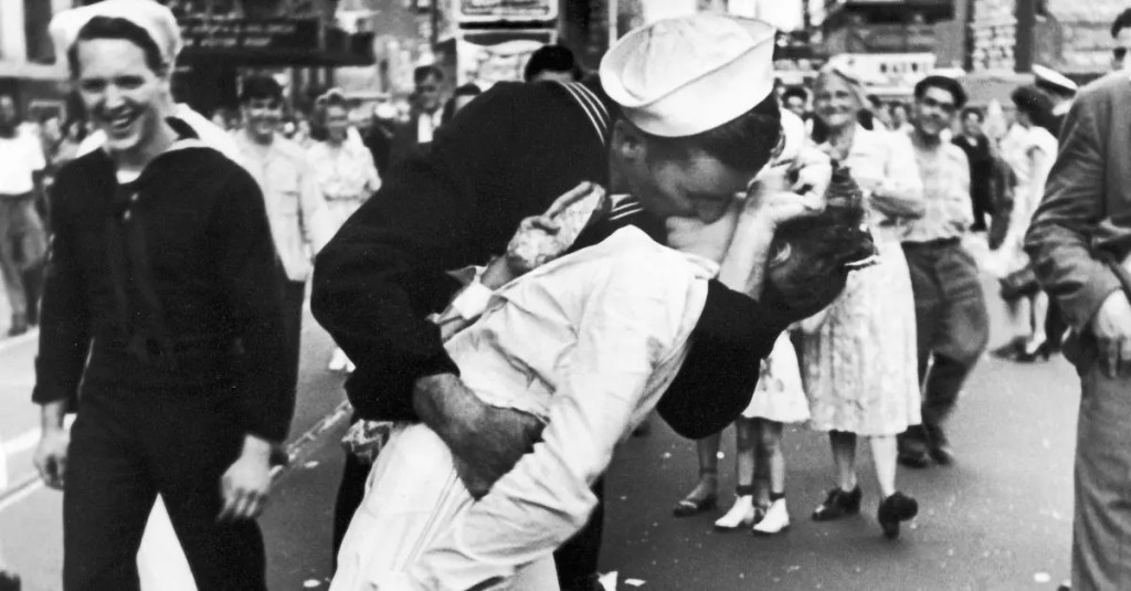 kissing sailor photo