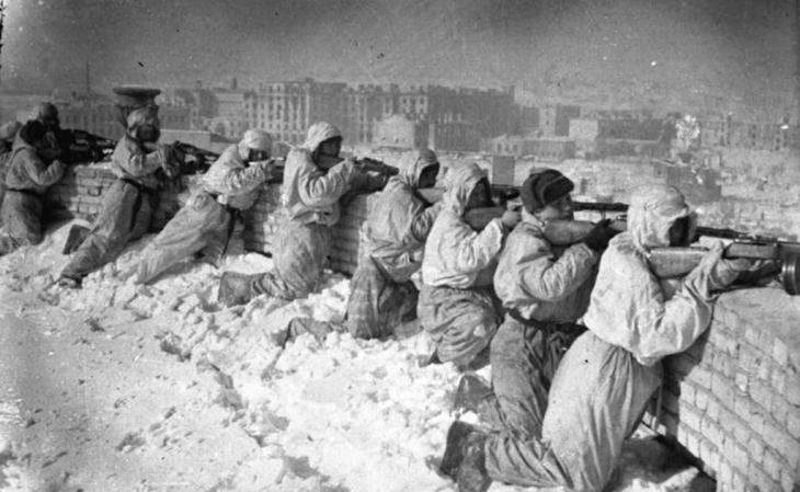 Watch this rare footage from the Battle of Stalingrad