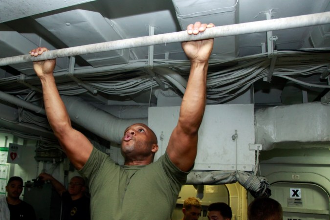 Influencer and Navy veteran Austen Alexander tries out the Marine Corps PFT
