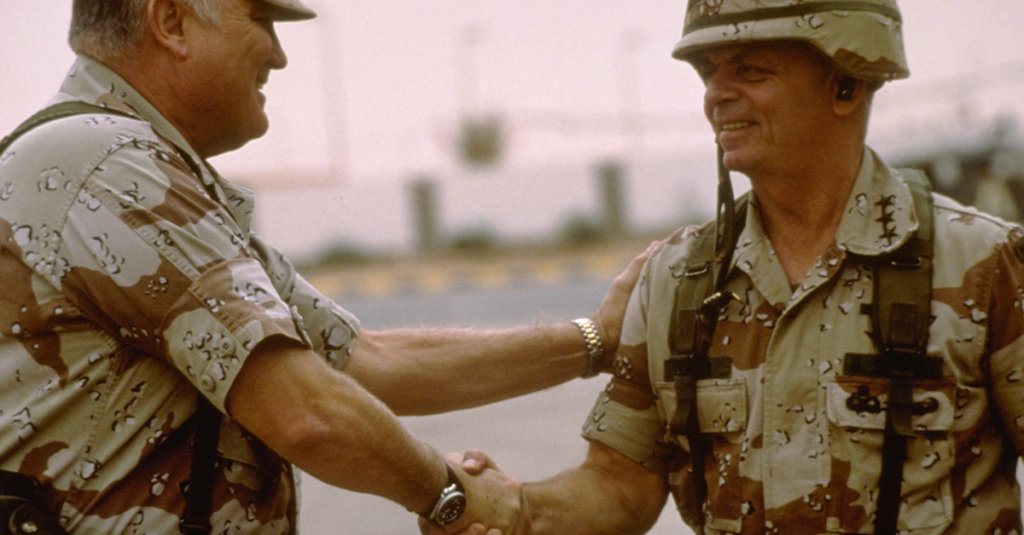 Norman Schwarzkopf, commander-in-chief, U.S. Central Command, and Lieutenant General Gary Luck, commander, XVIII Airborne Corps, shake hands as Schwarzkopf departs following a visit to the corps' base of operations at Rahfa Airport. Schwarzkopf is visiting the region in the aftermath of Operation Desert Storm. | Location: Rahfa Airport, Saudi Arabia. (Photo by © CORBIS/Corbis via Getty Images)