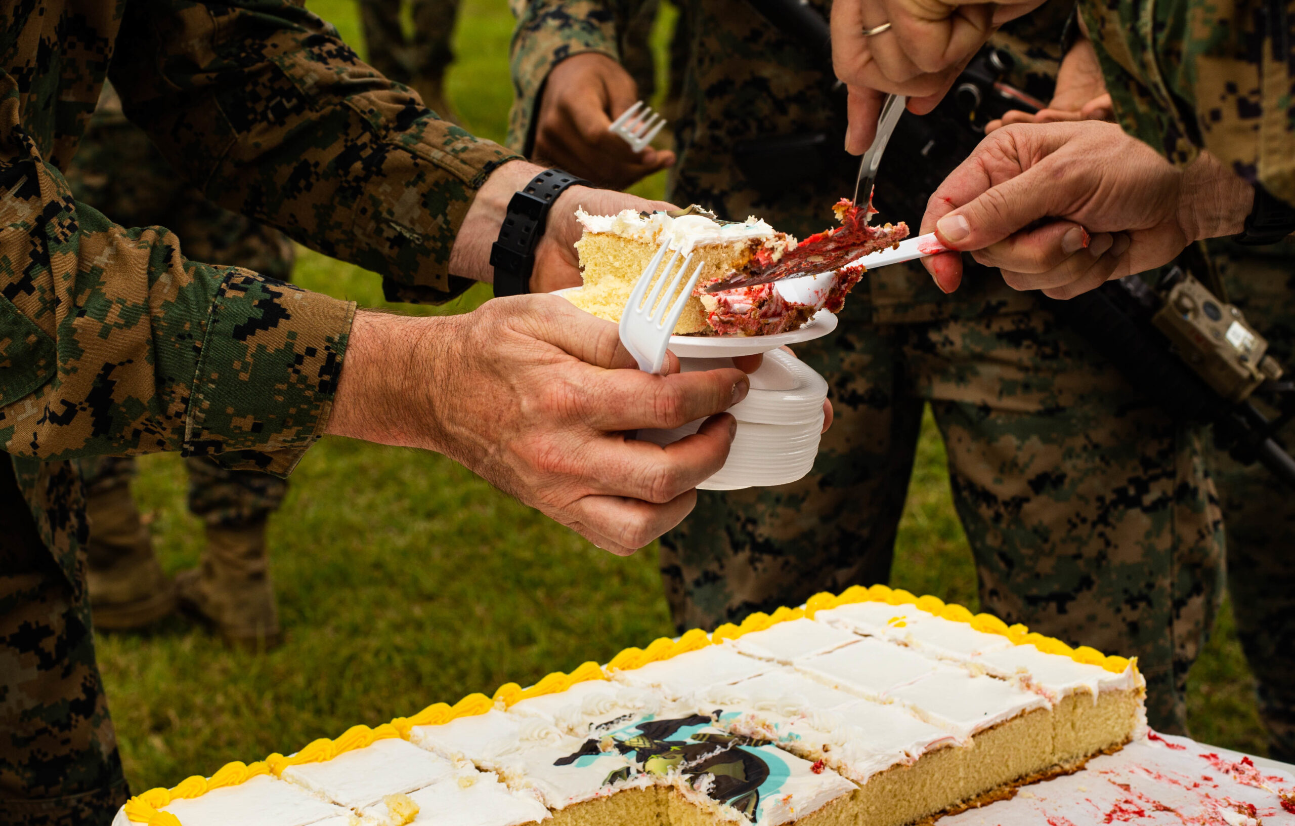 marine corps birthday cake cutting ceremony.