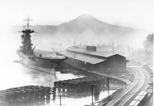6 incredible photos of Navy ships barely fitting through the Panama Canal
