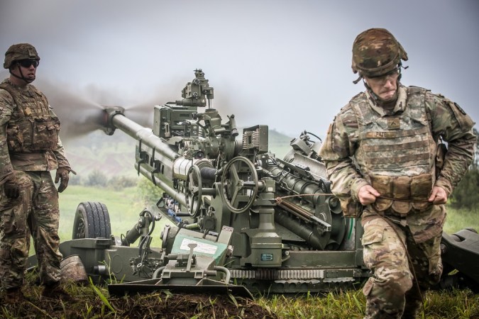 Army putting popular howitzer back into production