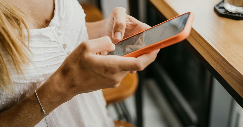 facebook spouse group Anna Tarazevich pexels