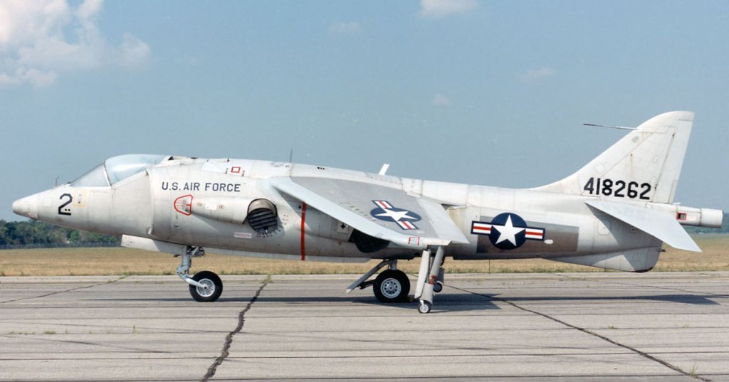 first jump jet hawker kestrel air force