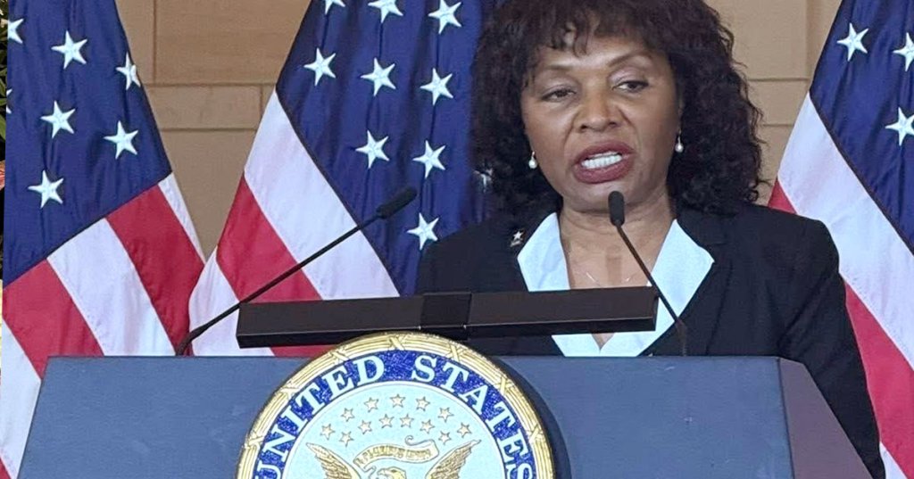 Edna Cummings Congress Gold Medal