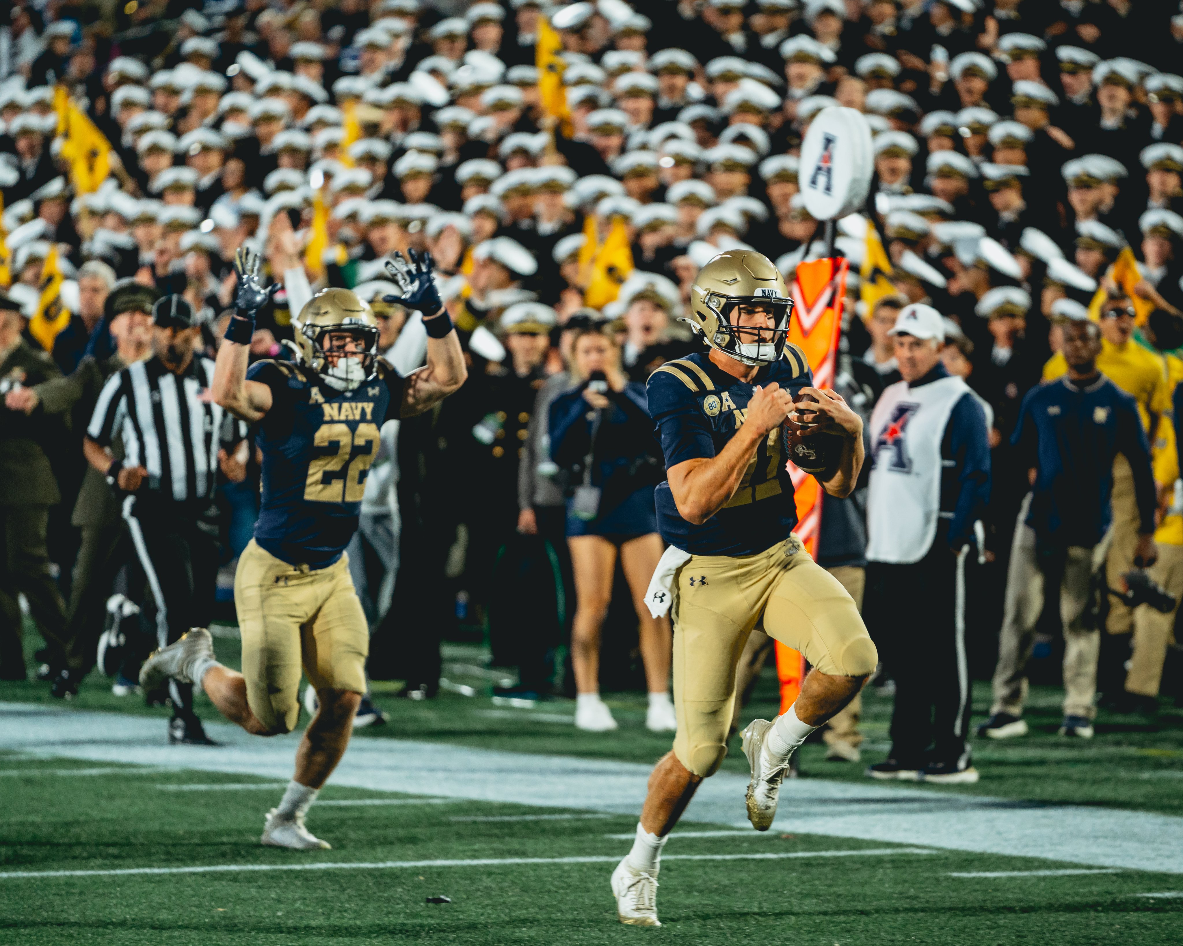 Midshipmen quarterback Blake Horvath runs for touchdown.