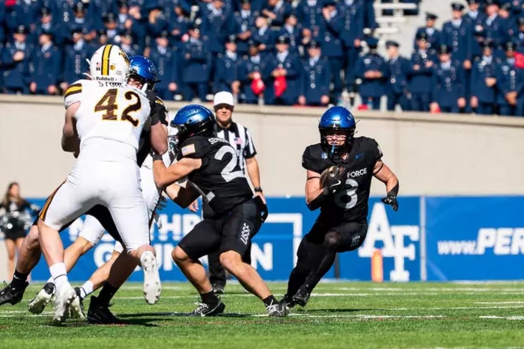 academy football air force academy falcons rushing play AFA
