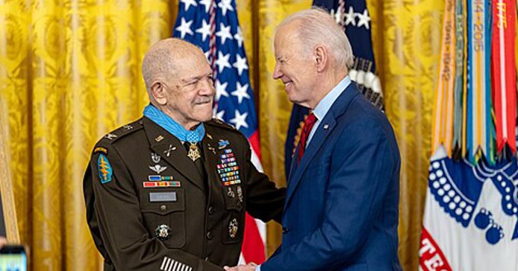 colonel paris davis medal of honor white house