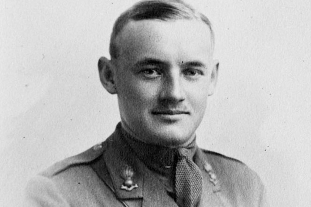 Conn Smythe as a lieutenant during World War I. (Library and Archives Canada)