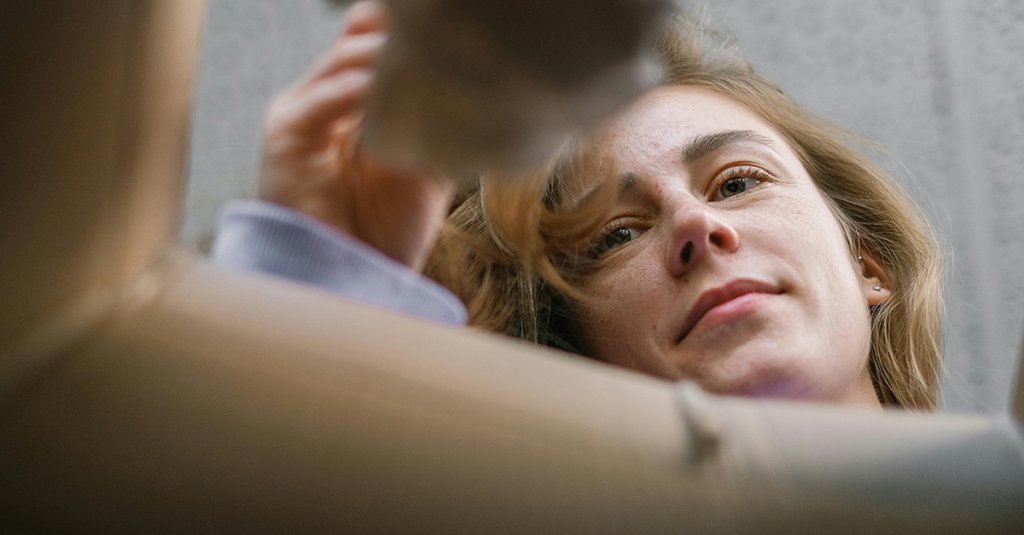 history pcs woman moving pexels